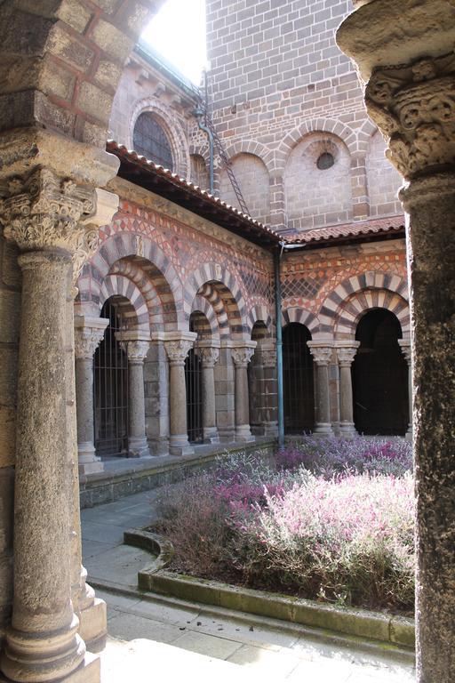 une coquille sous l’oreiller Le Puy-en-Velay Extérieur photo