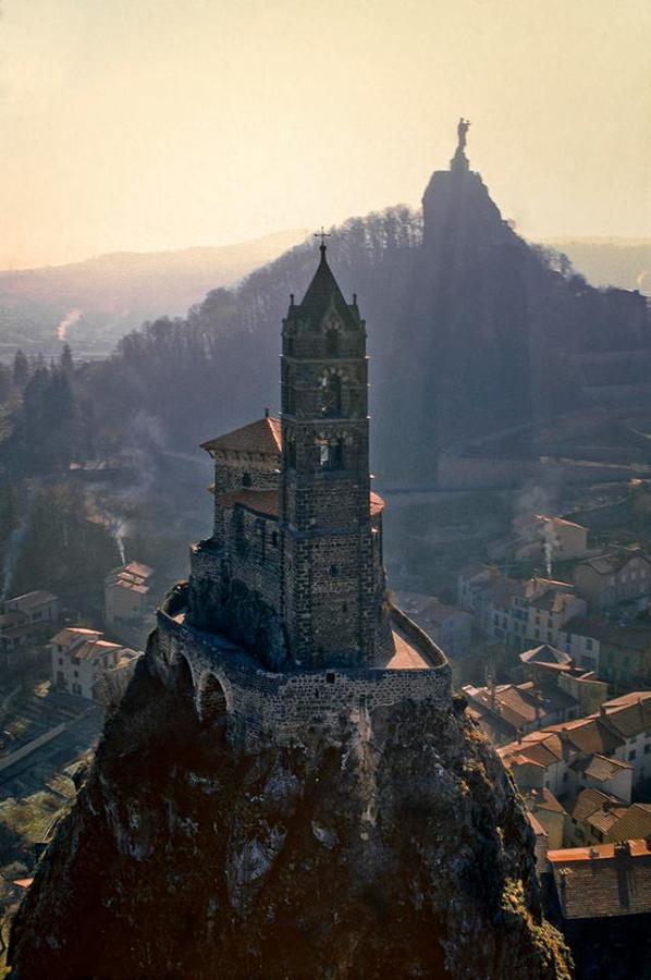une coquille sous l’oreiller Le Puy-en-Velay Extérieur photo